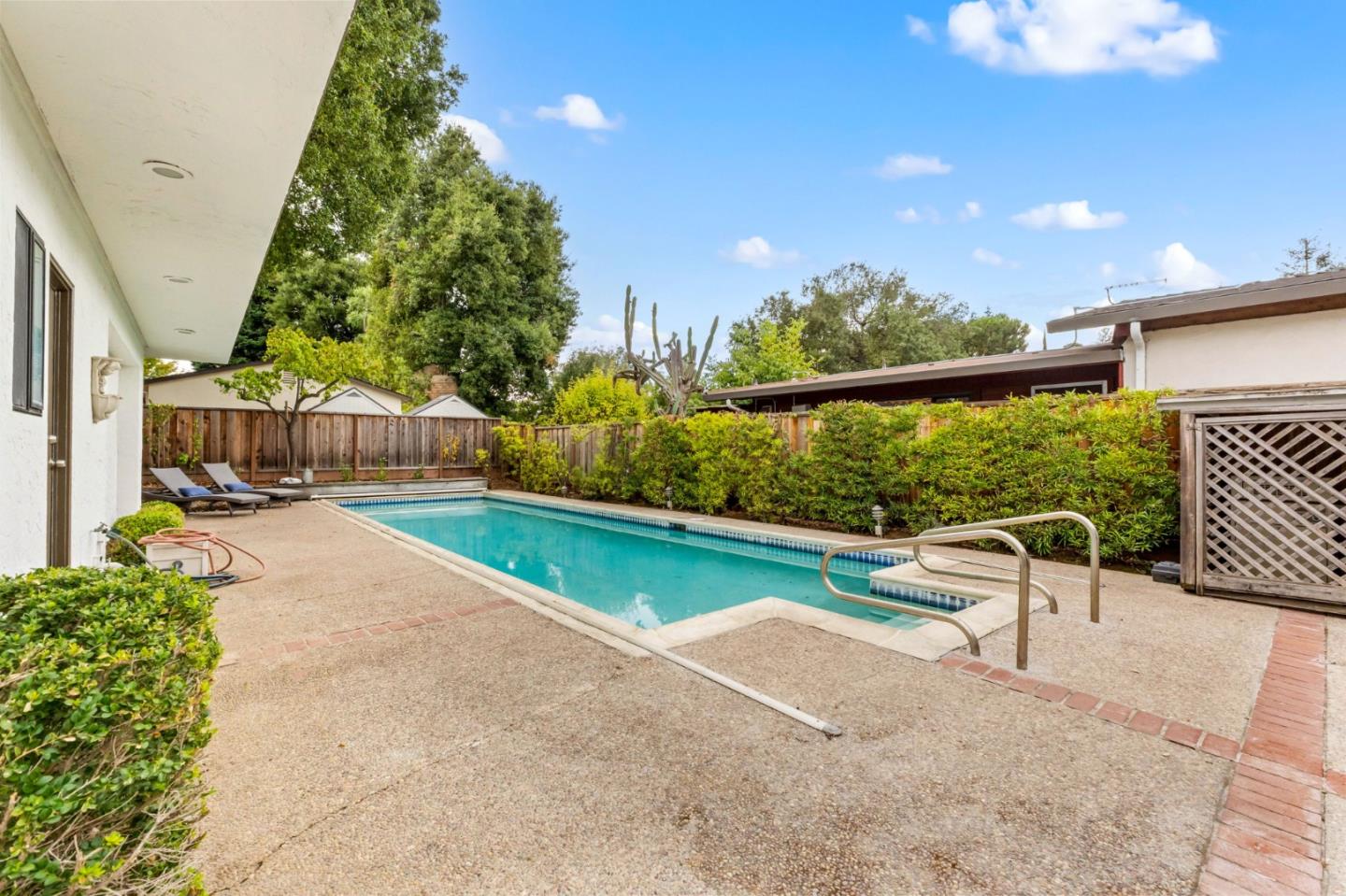 704 Catalina Way