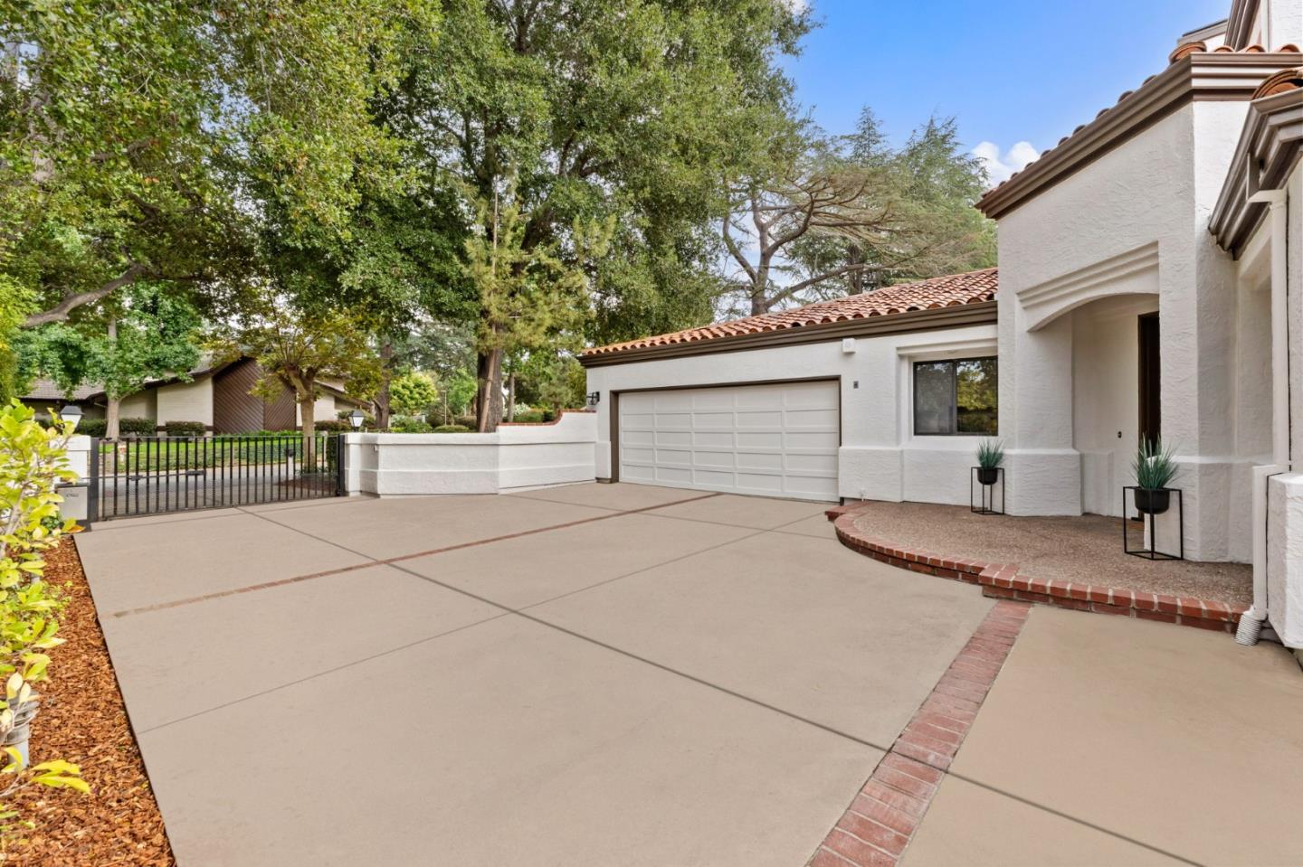 704 Catalina Way