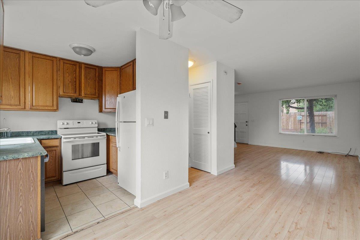 27418 Susan Place 3