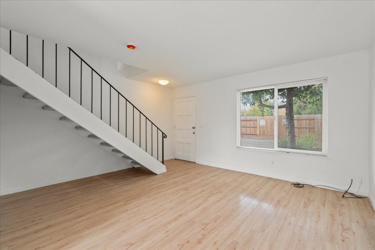 27418 Susan Place 3