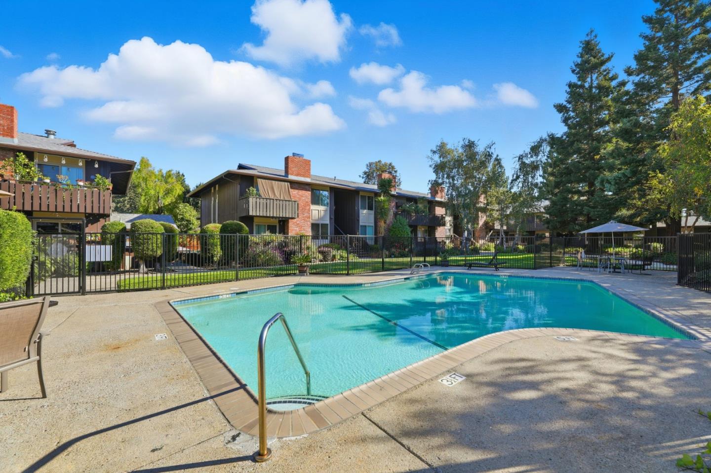 100 East Middlefield Road 6G