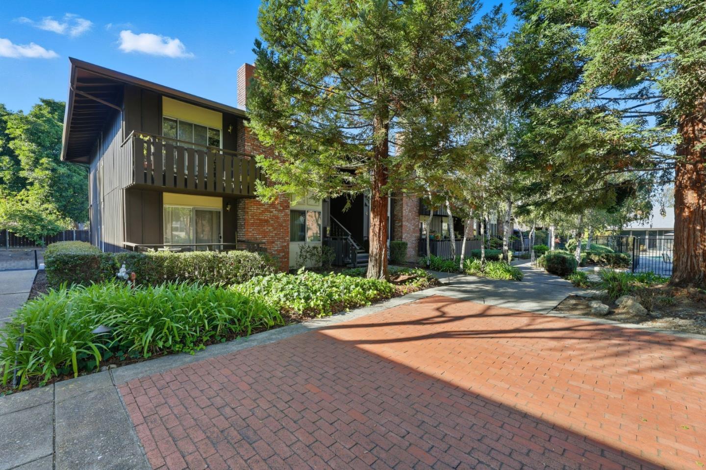 100 East Middlefield Road 6G