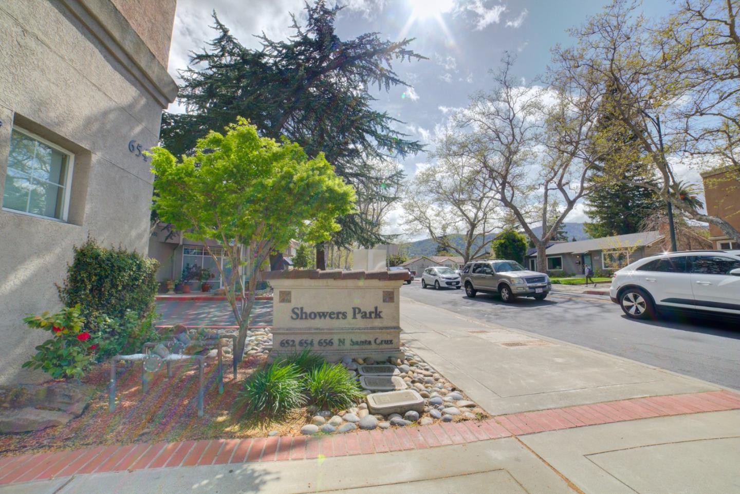 652-656 North Santa Cruz Avenue