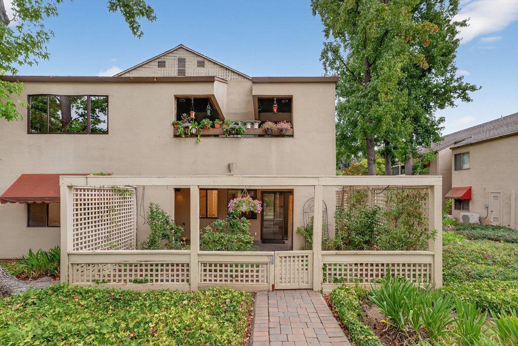 449 Alberto Way C139