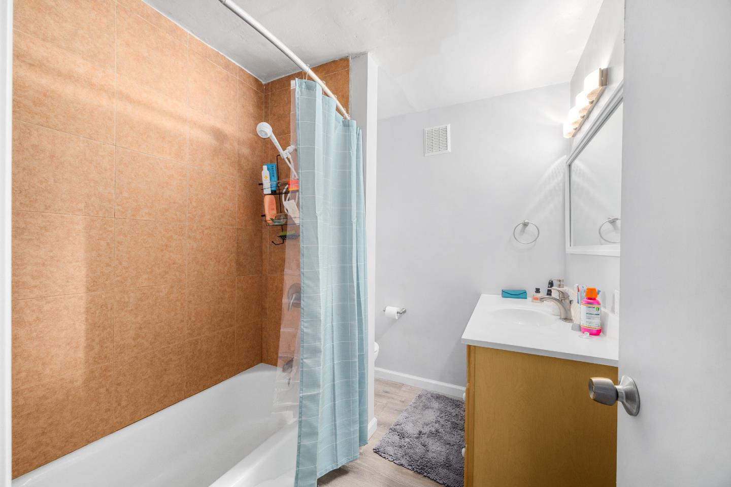 238 San Lorenzo Boulevard