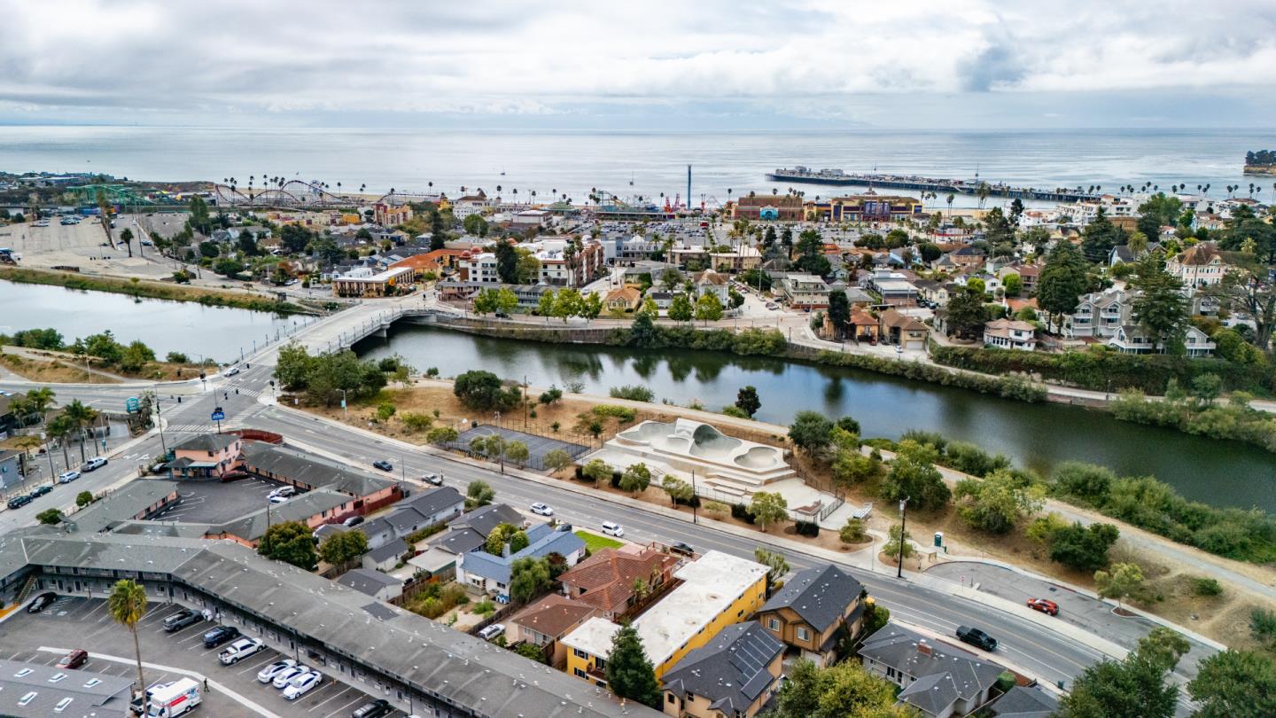 238 San Lorenzo Boulevard