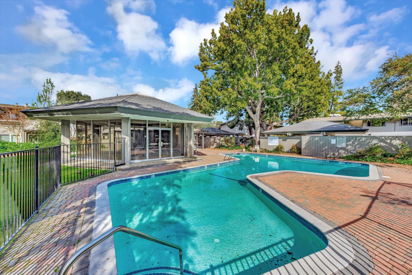 121 Buckingham Drive 25