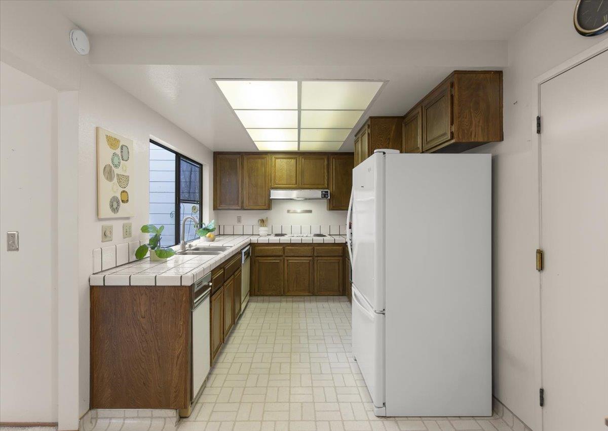 100 Strathmore Place