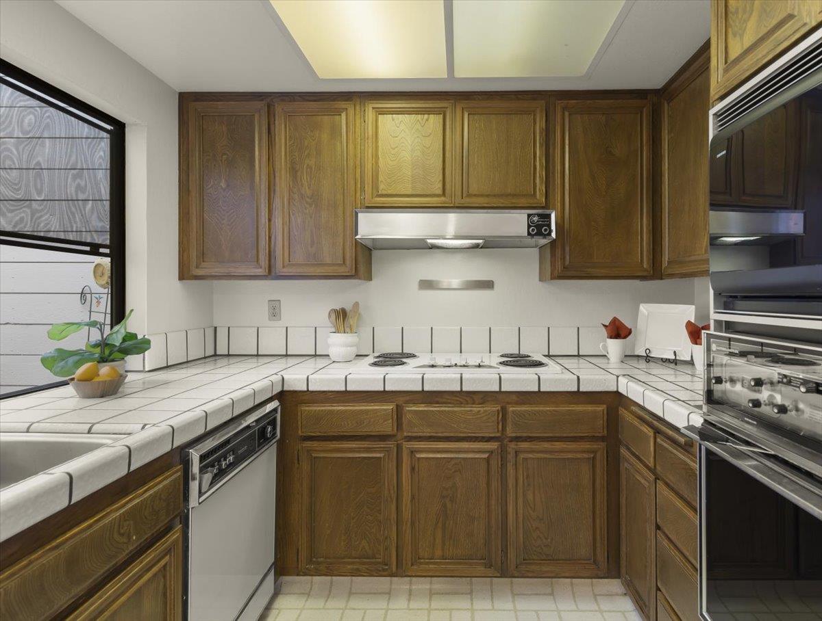 100 Strathmore Place