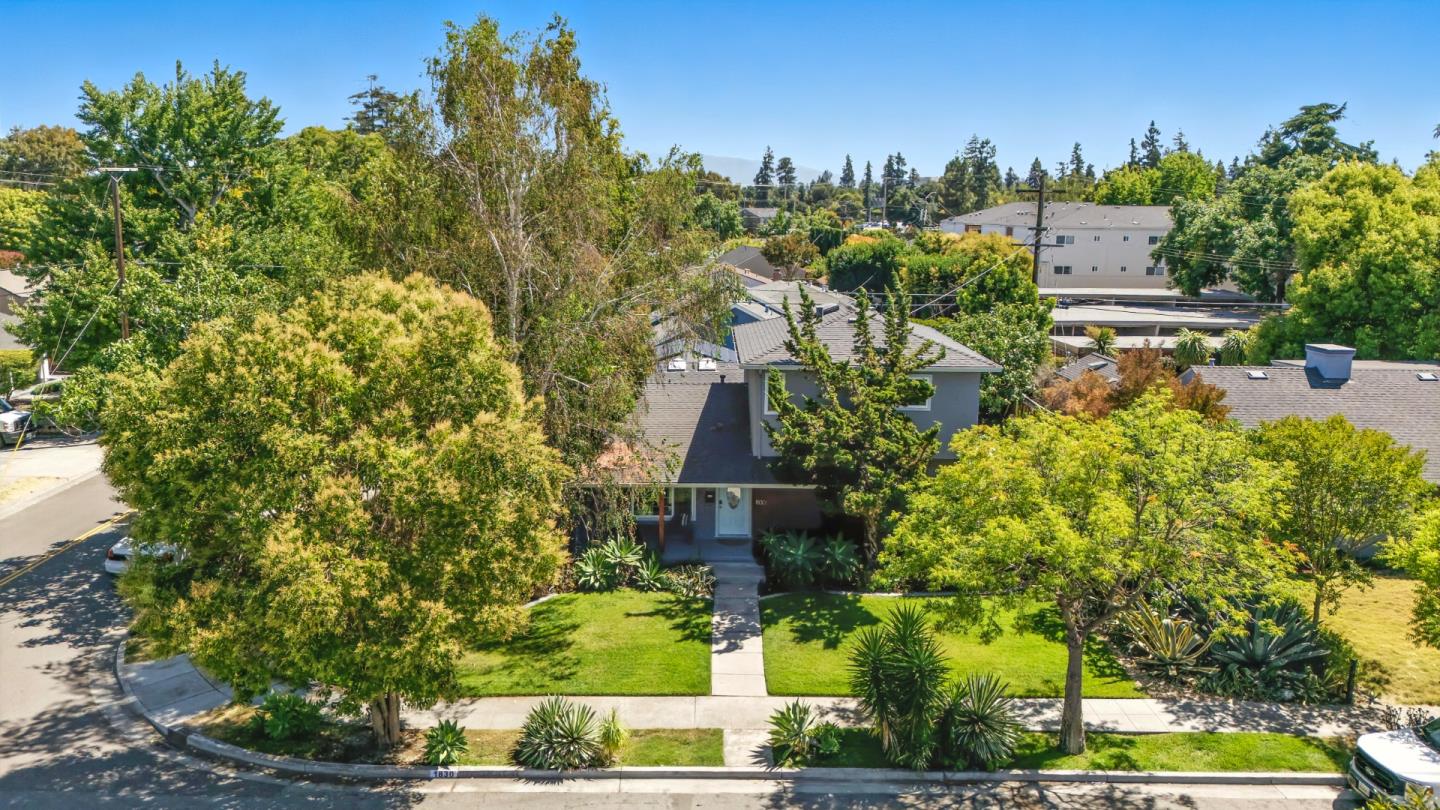 1830 Heatherdale Avenue