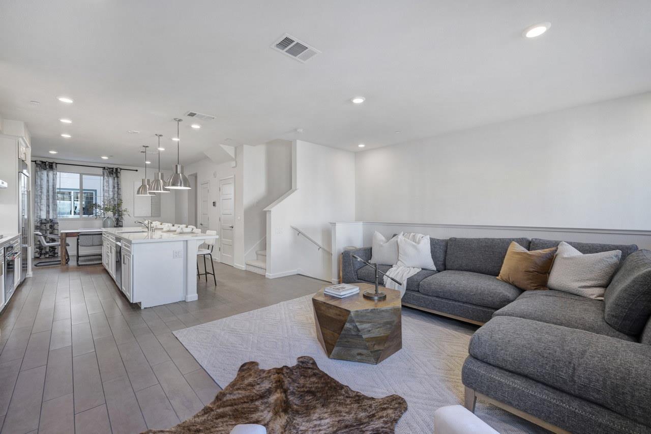 3092 Manuel Street 4