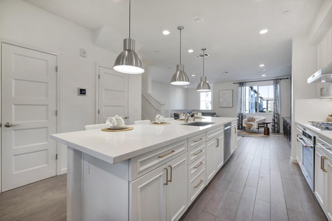 3092 Manuel Street 4