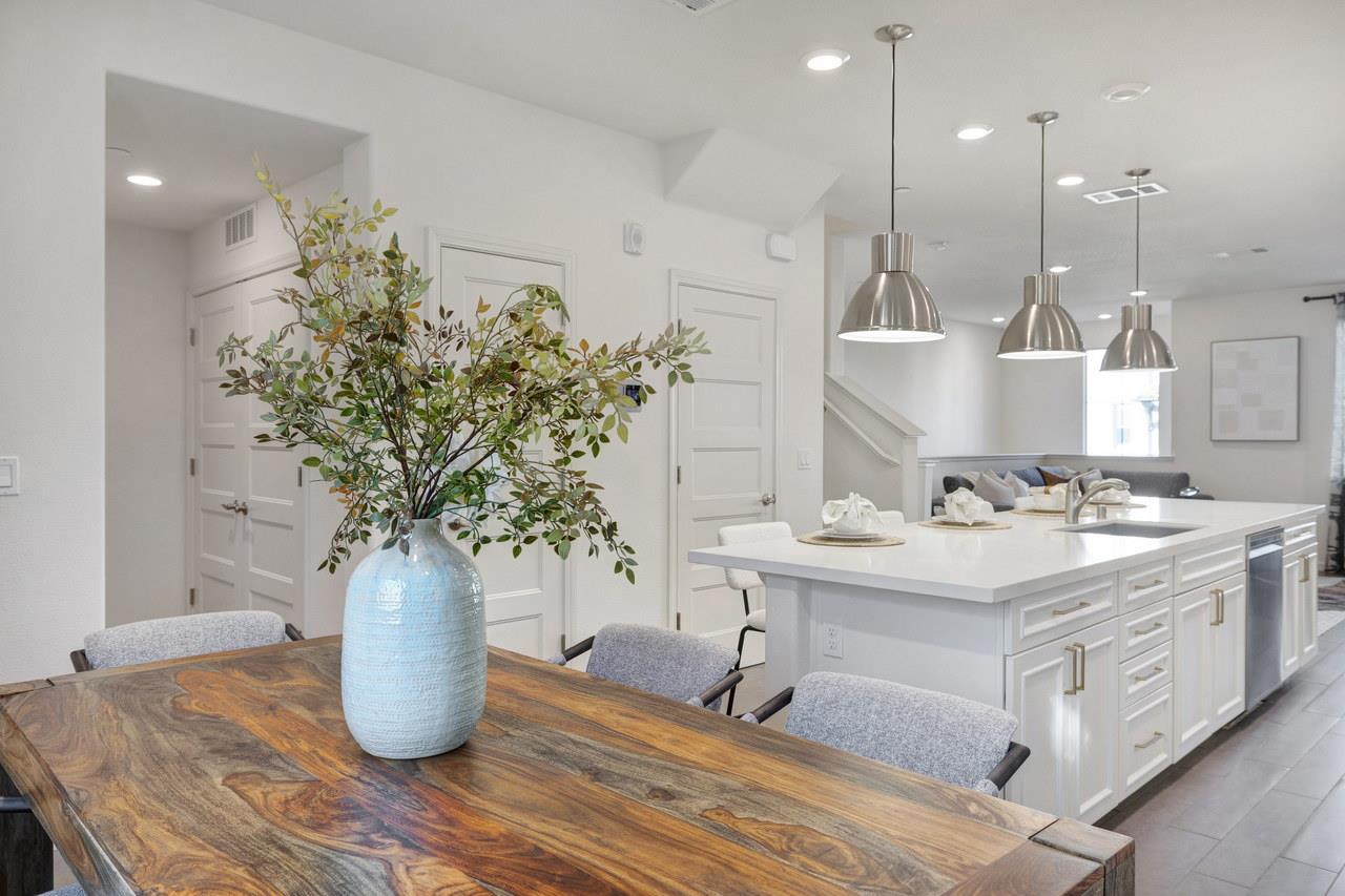 3092 Manuel Street 4