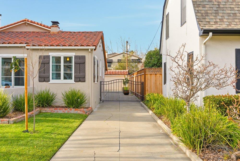 1555 Calaveras Avenue