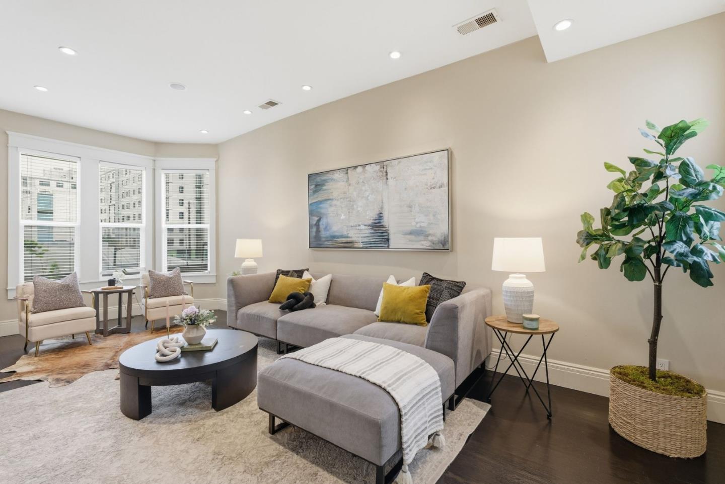 471 South Van Ness Avenue