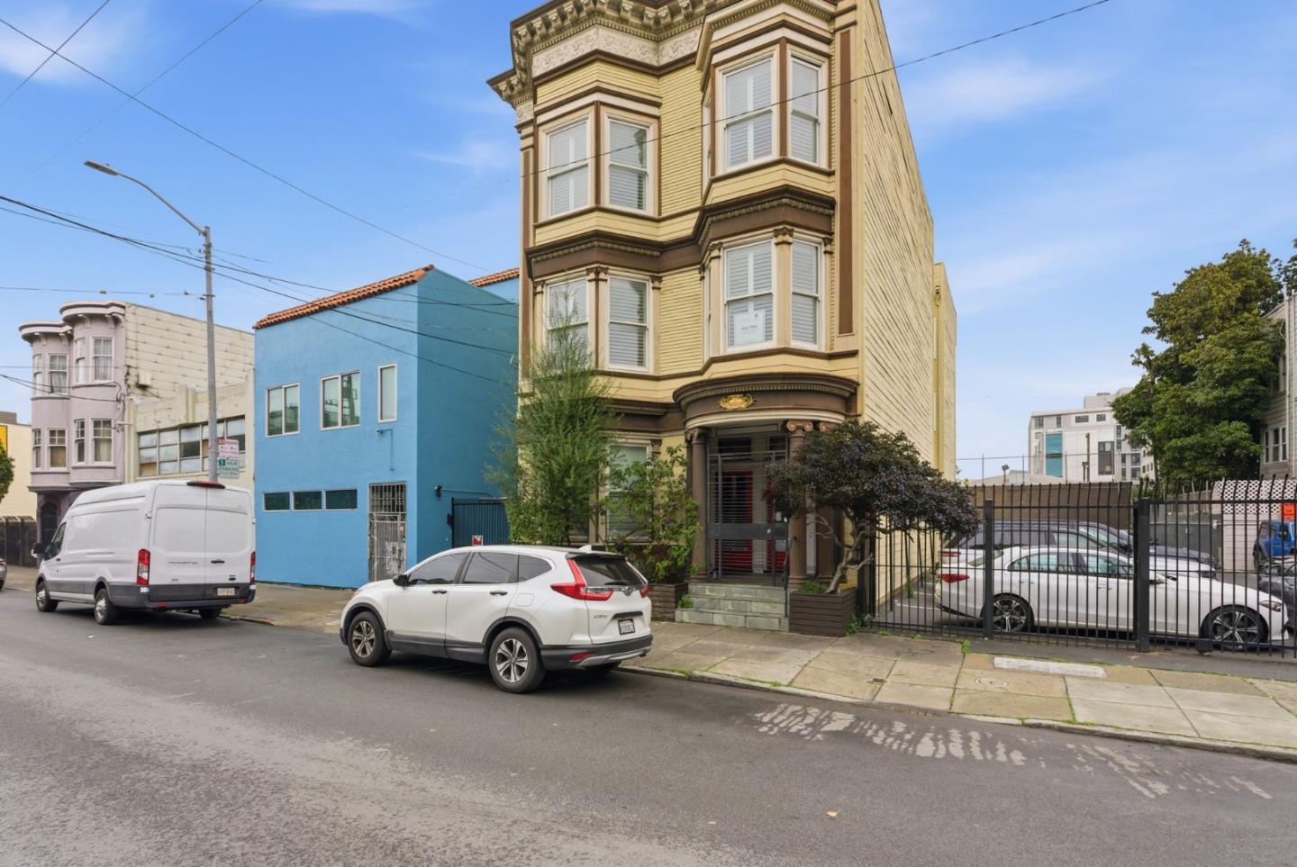 471 South Van Ness Avenue