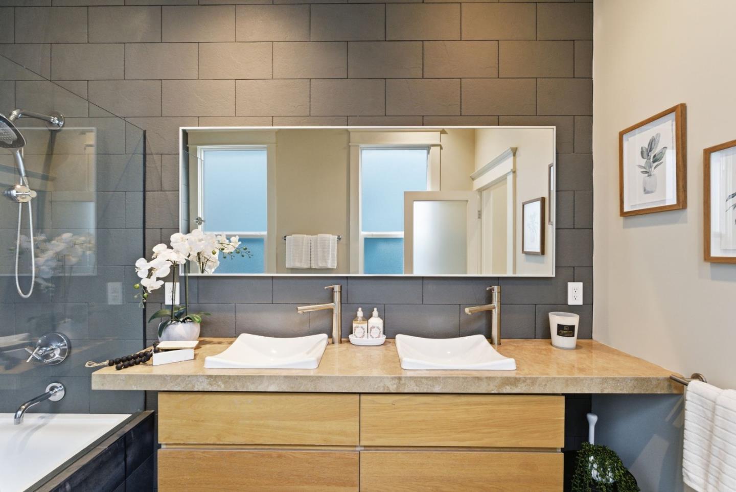 471 South Van Ness Avenue