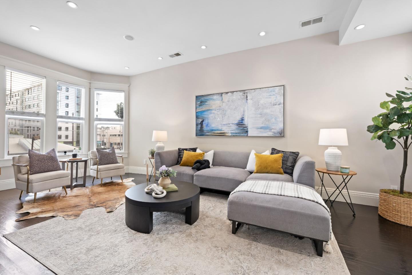 471 South Van Ness Avenue