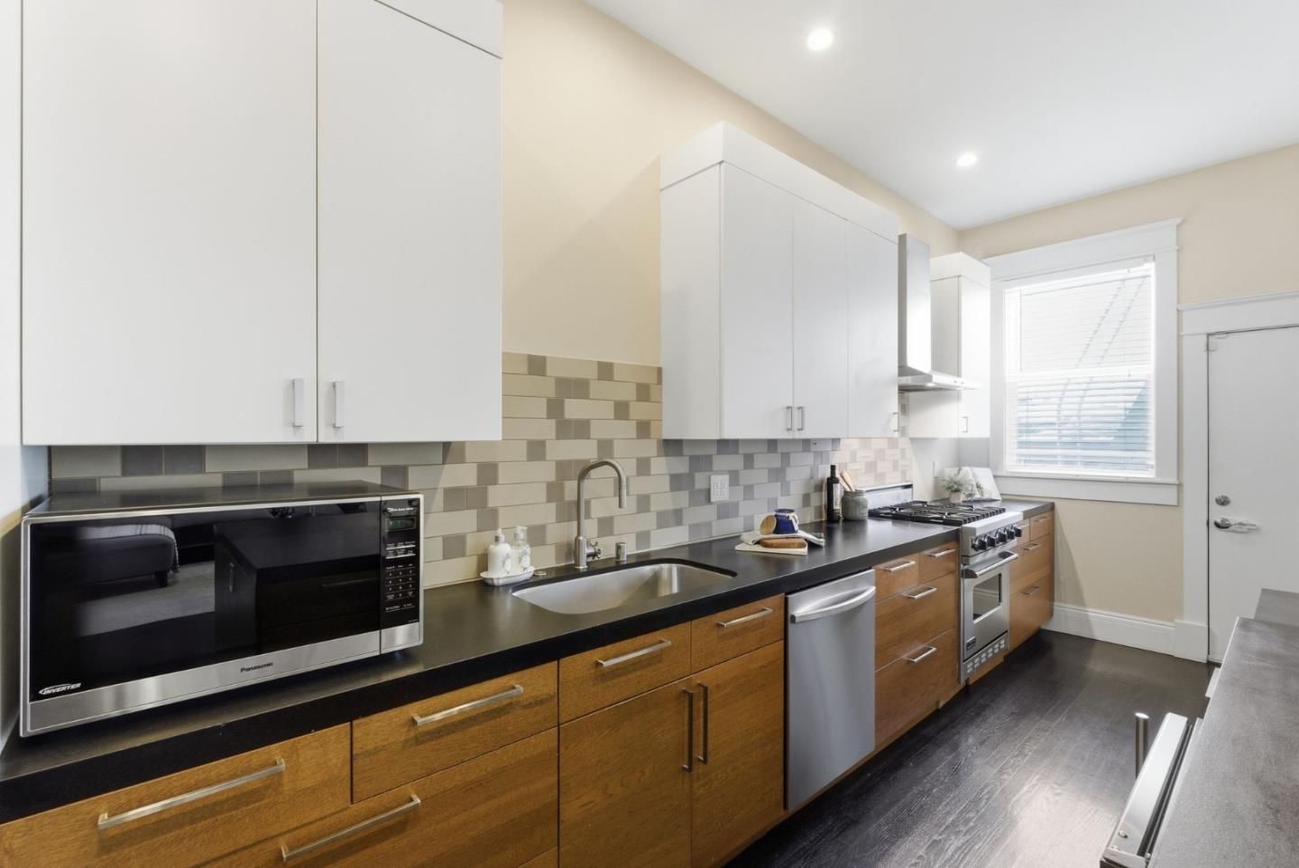 471 South Van Ness Avenue