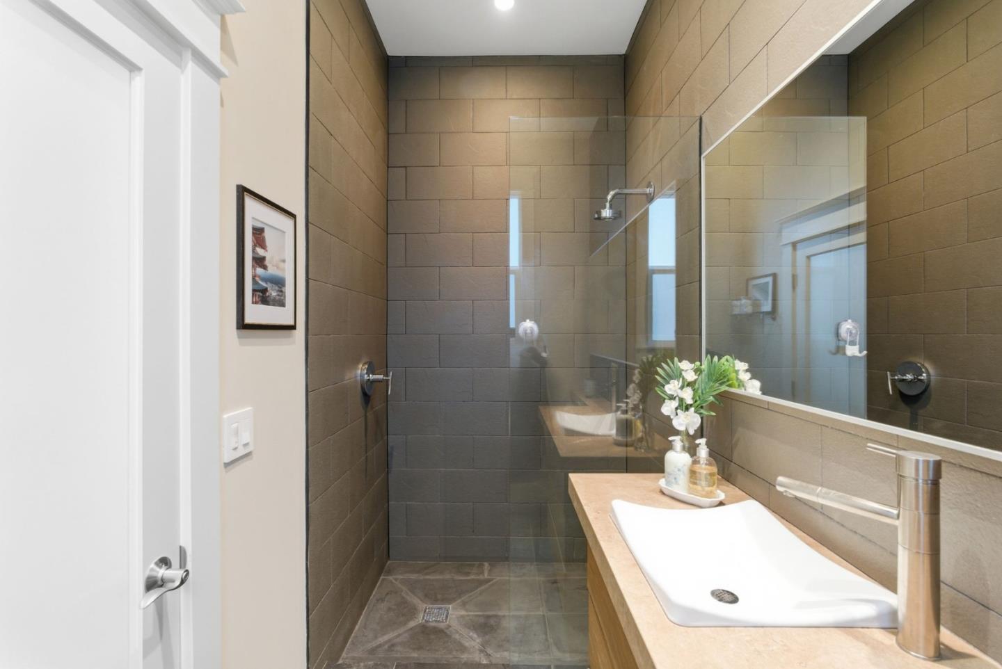 471 South Van Ness Avenue