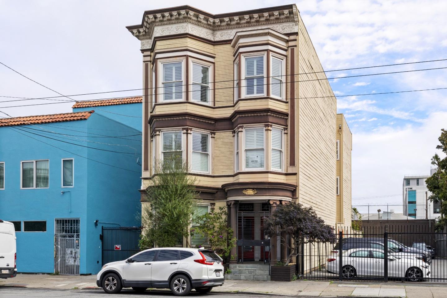 471 South Van Ness Avenue