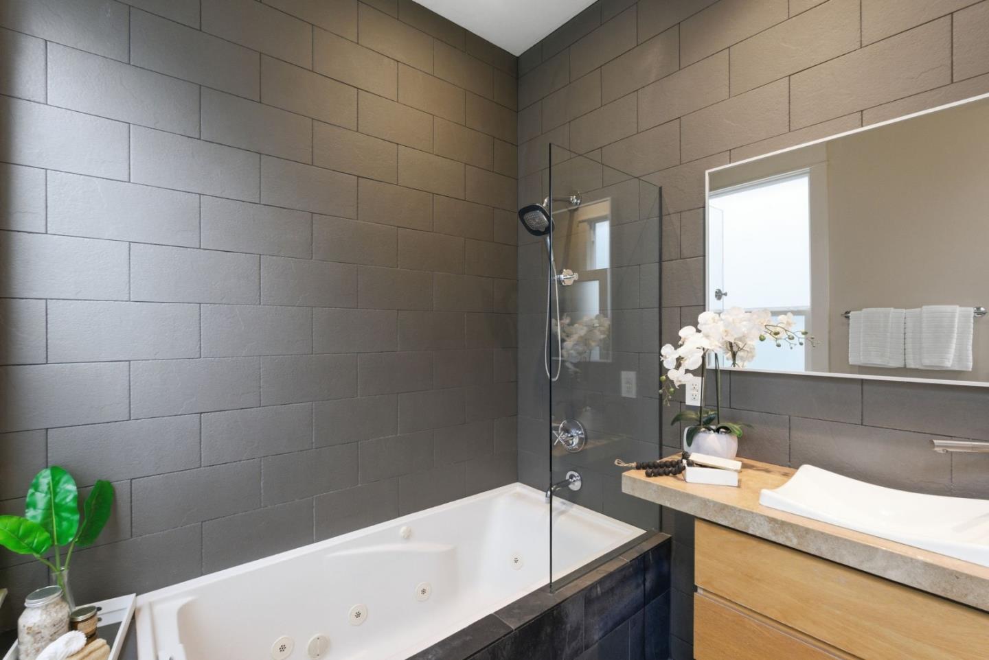 471 South Van Ness Avenue