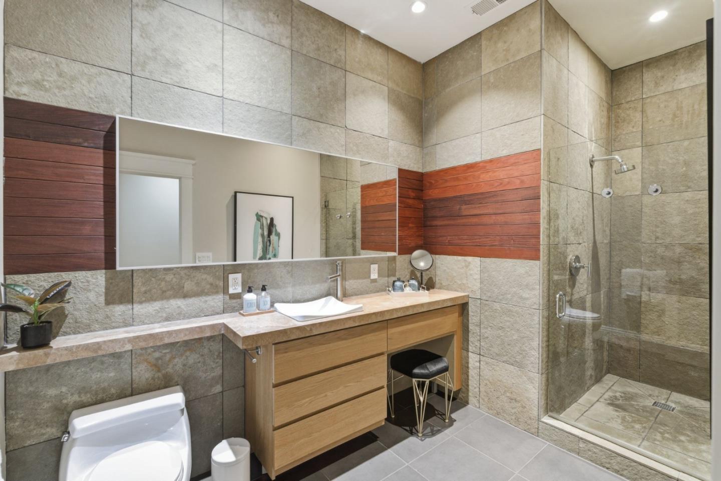 471 South Van Ness Avenue