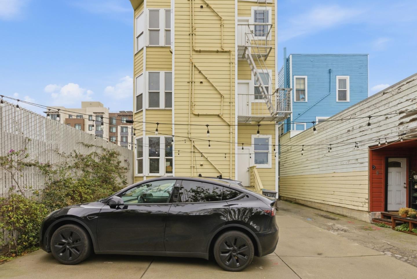 471 South Van Ness Avenue