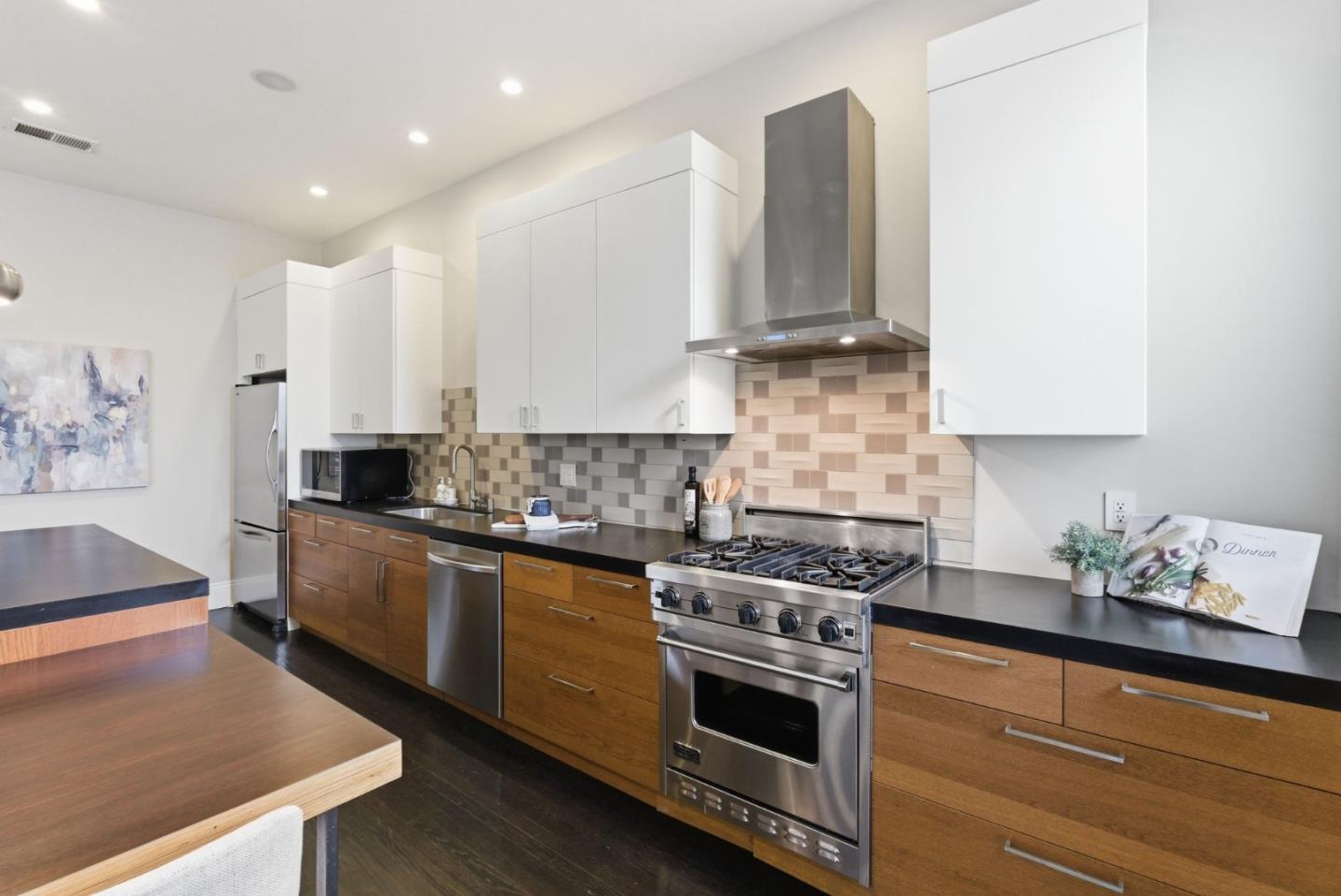 471 South Van Ness Avenue