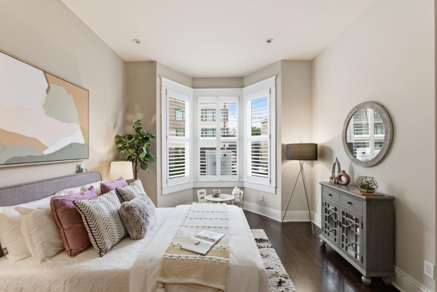 471 South Van Ness Avenue