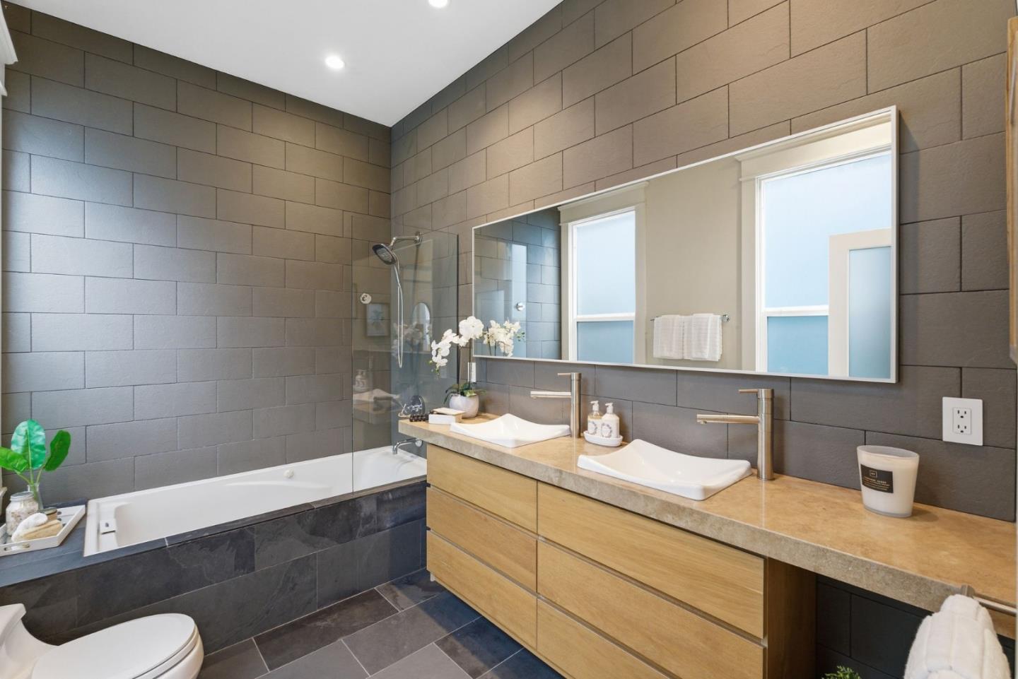 471 South Van Ness Avenue