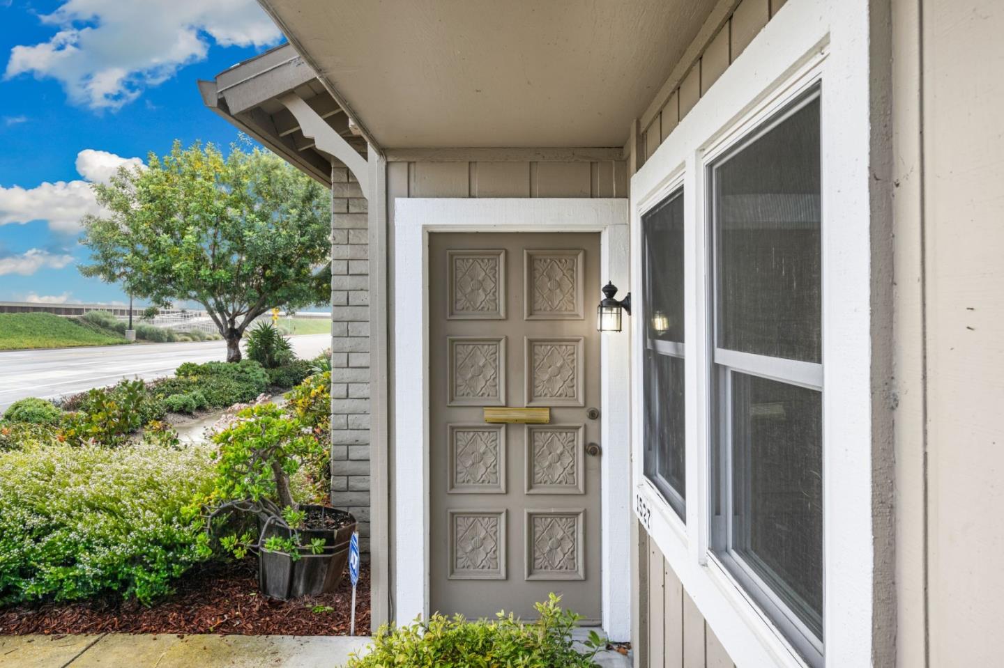 1527 Beach Park Boulevard