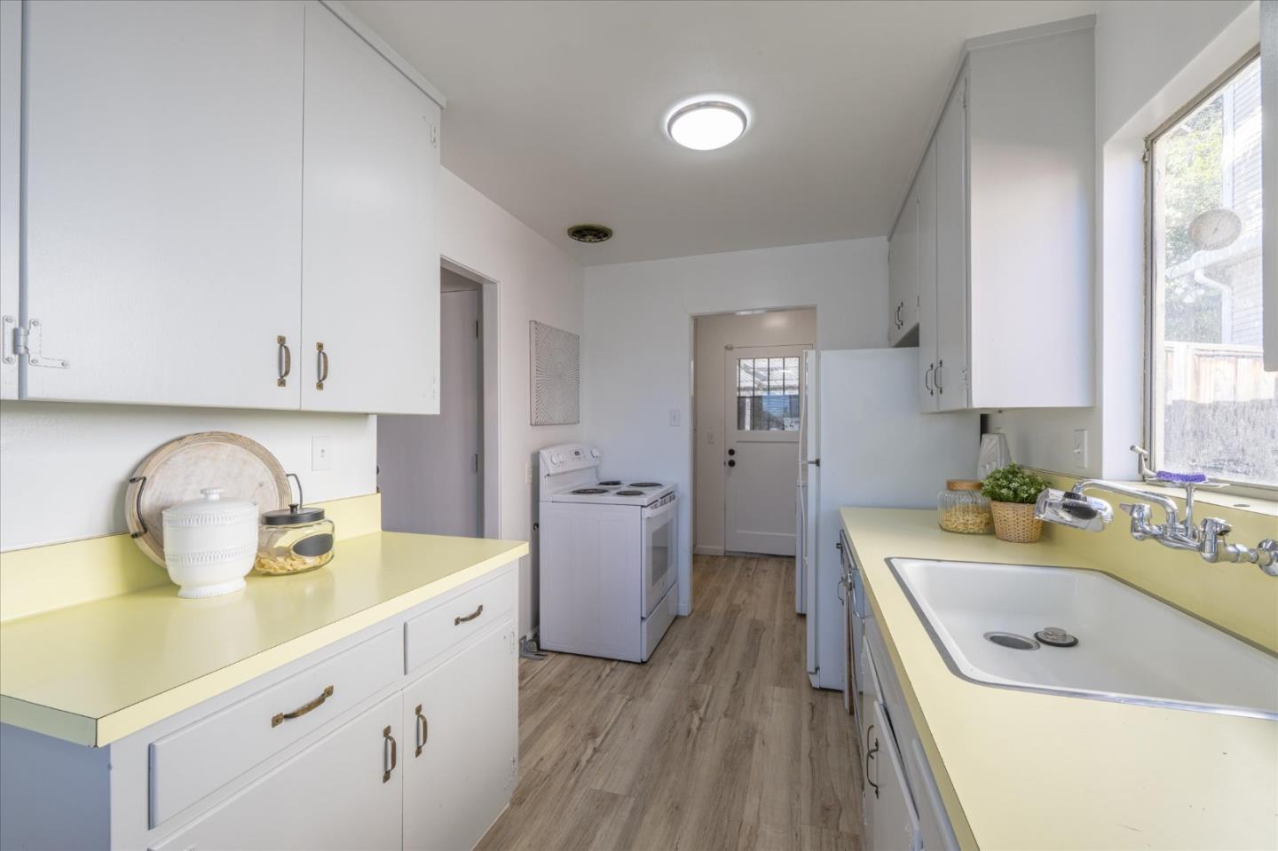 1196 Foothill Street