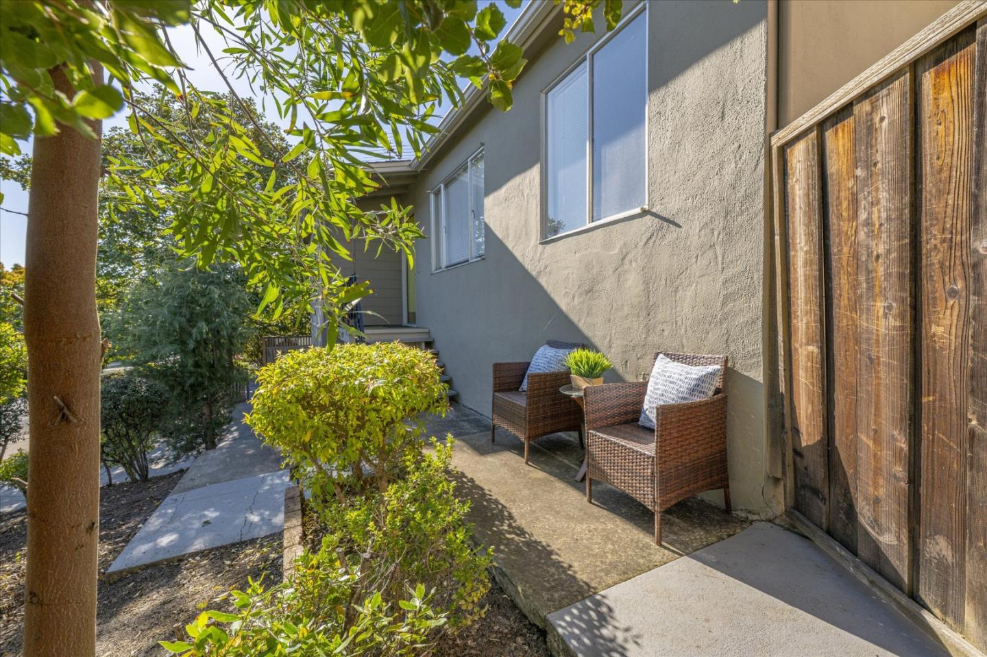 1196 Foothill Street