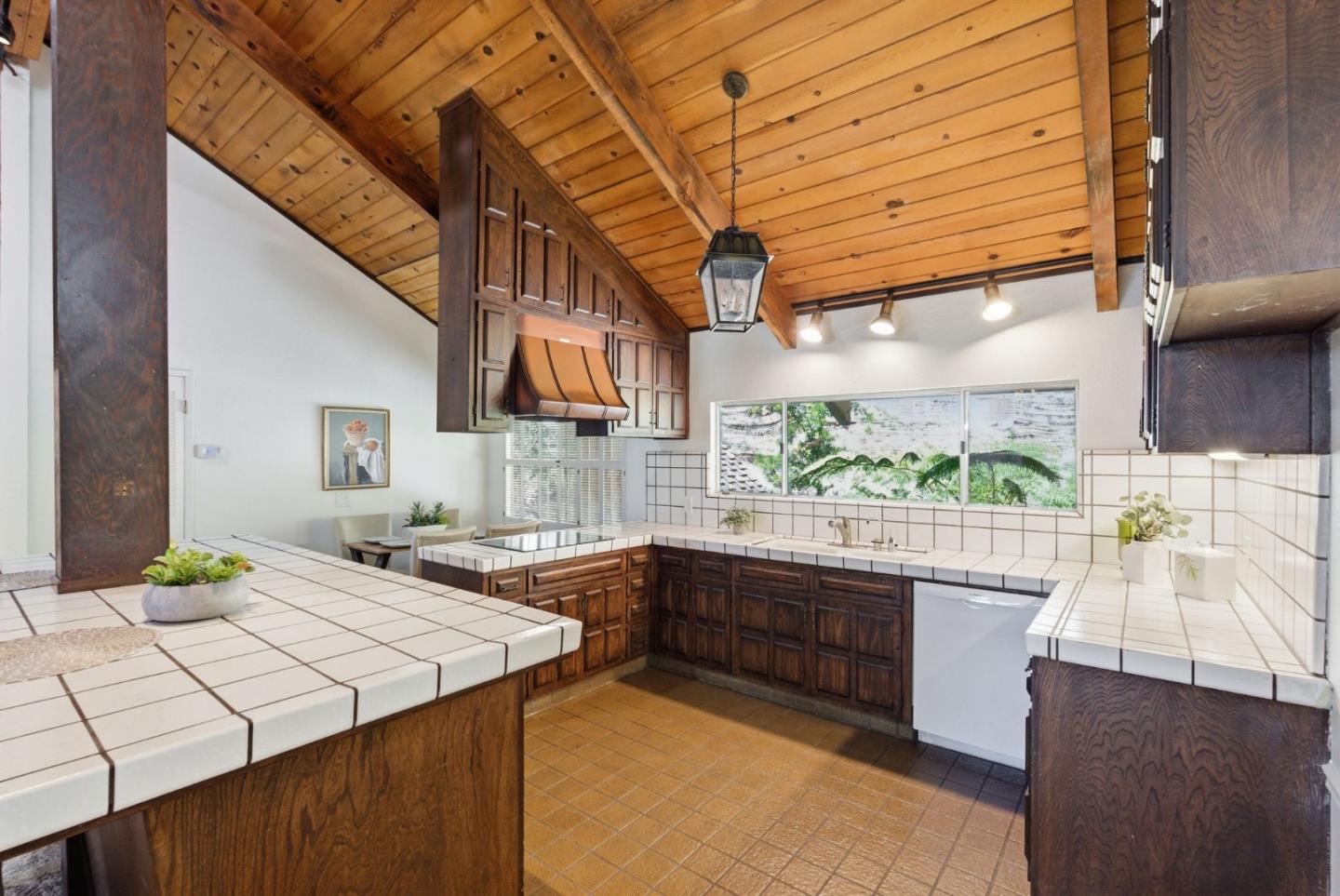 20100 Black Road