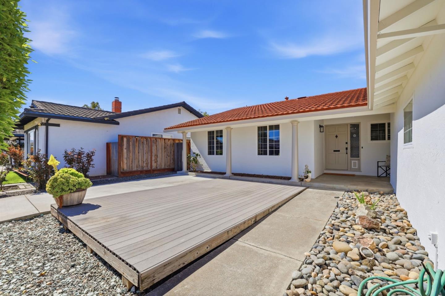 5031 Las Cruces Court