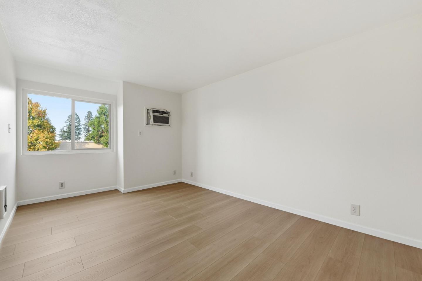 460 Auburn Way 5