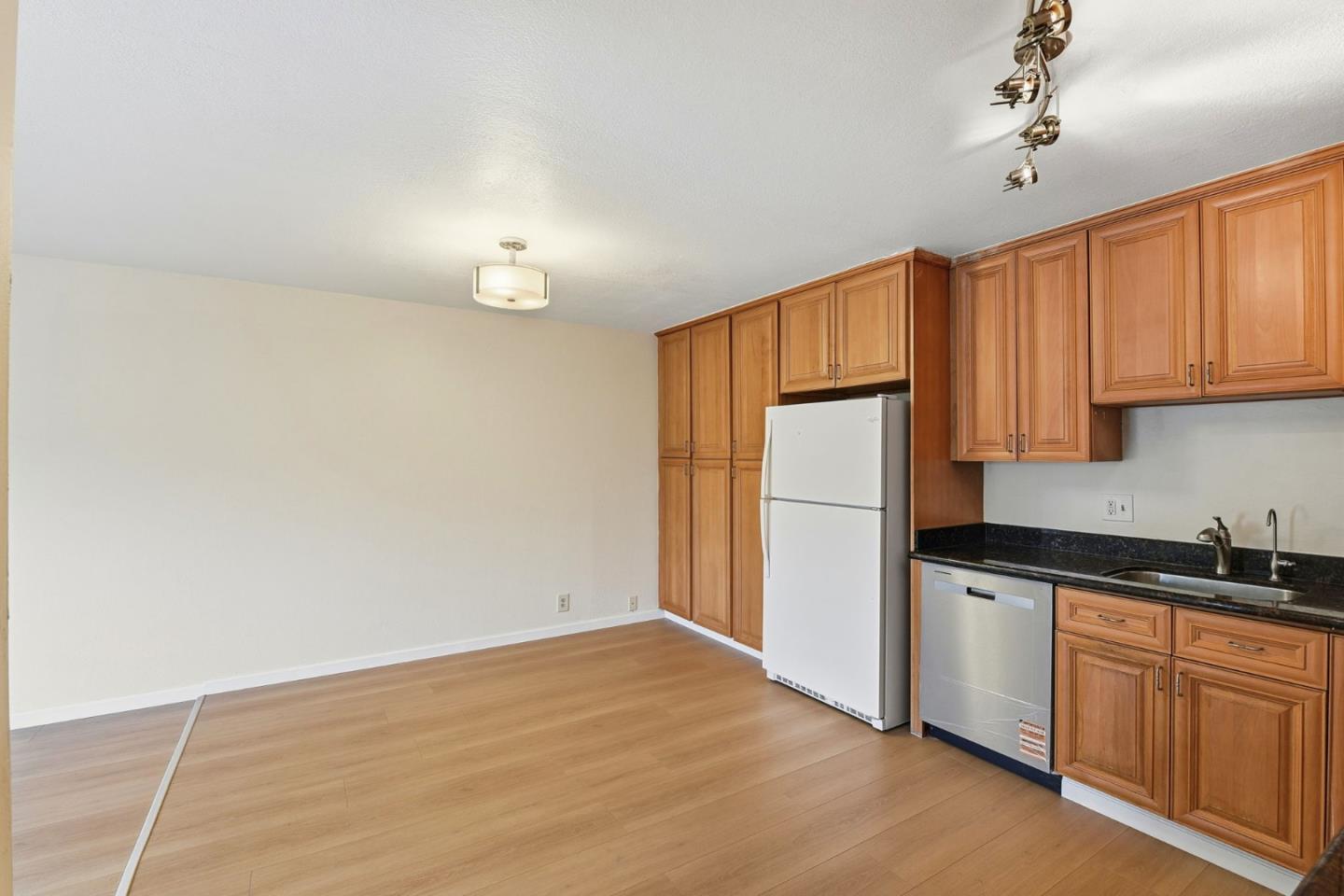 460 Auburn Way 5