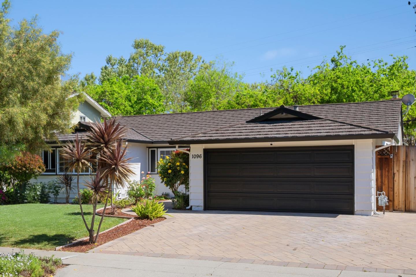 1096 Del Cambre Drive