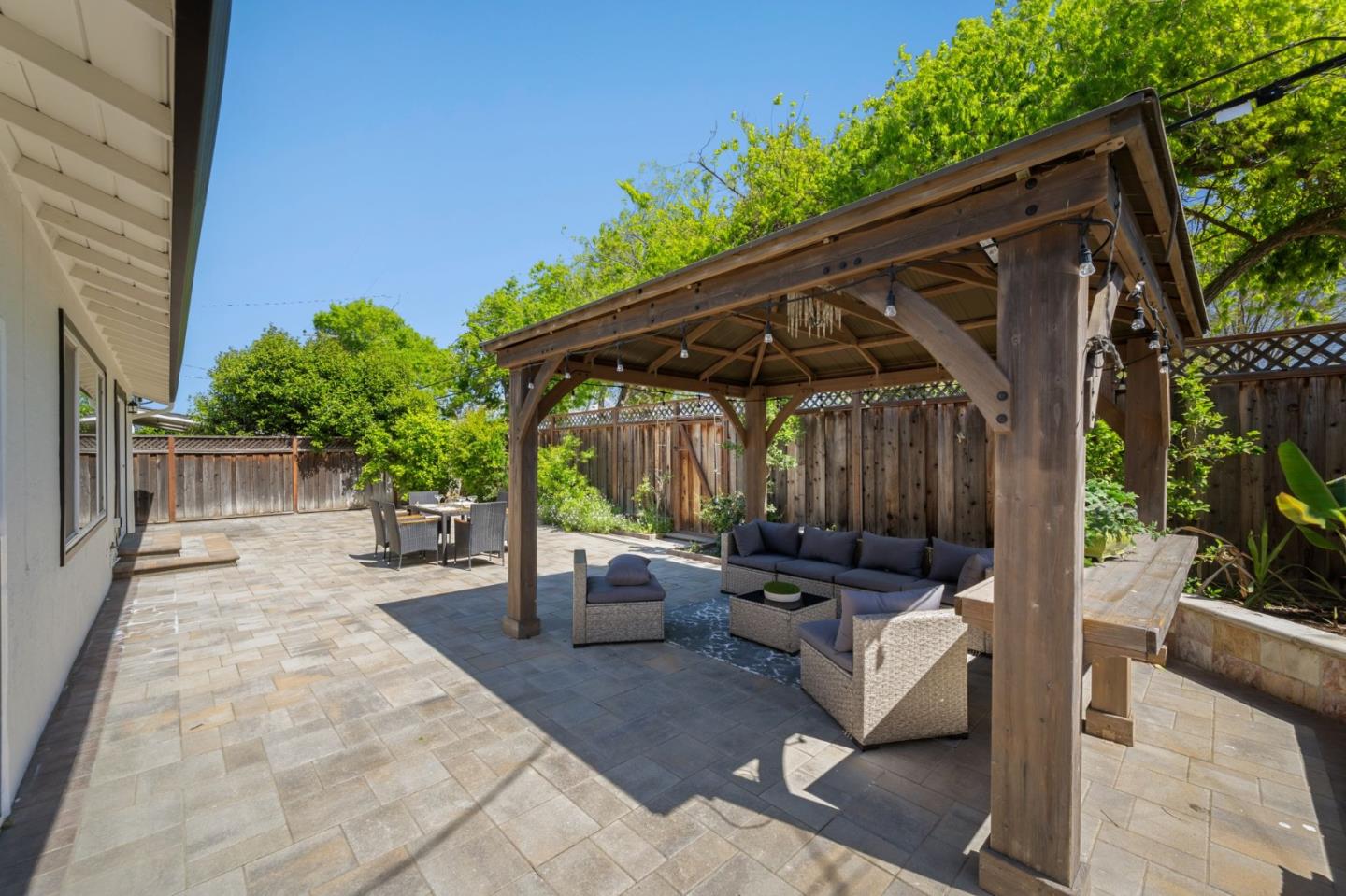 1096 Del Cambre Drive