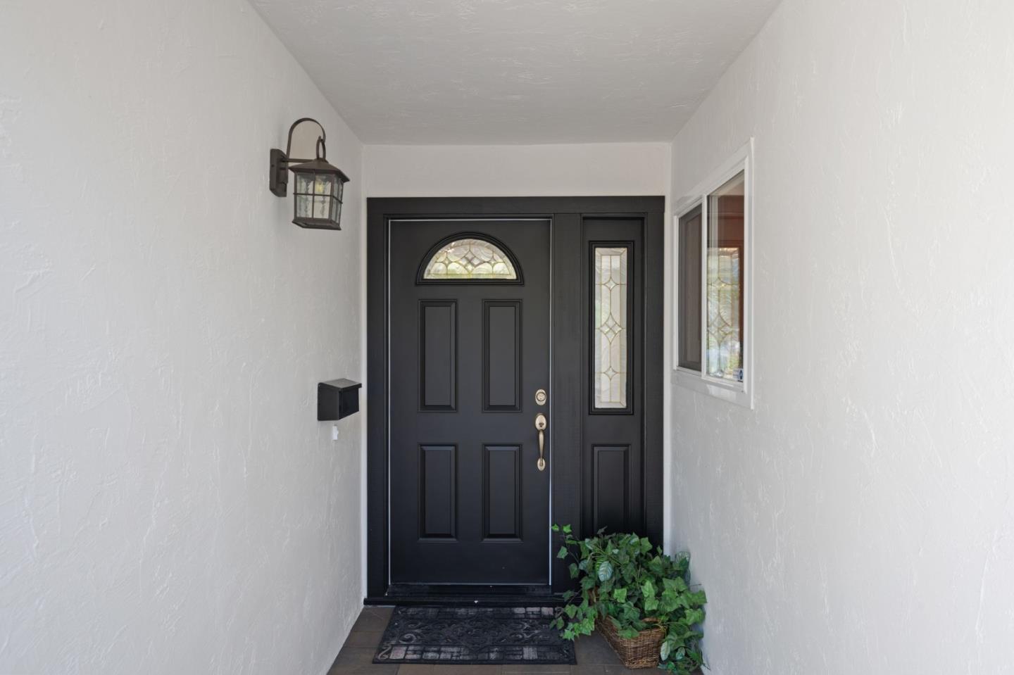 1096 Del Cambre Drive