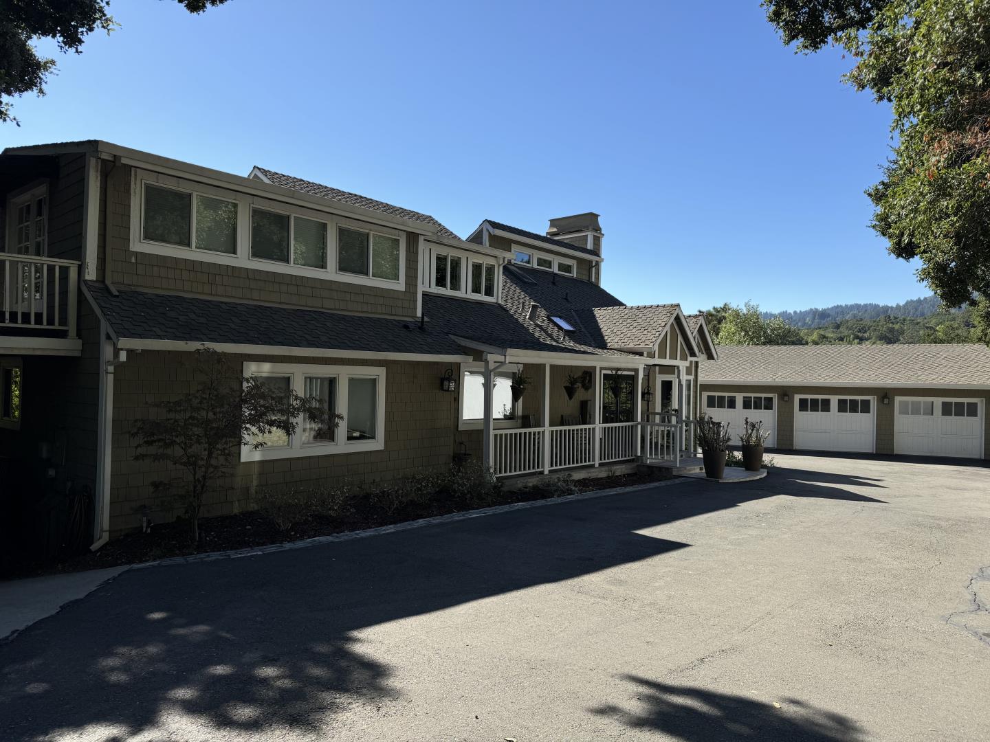 18300 Lakeview Court