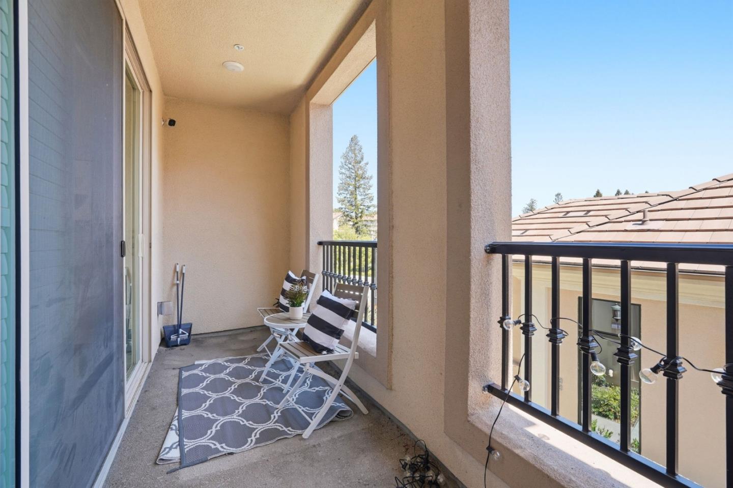 560 Saint Remi Terrace 1