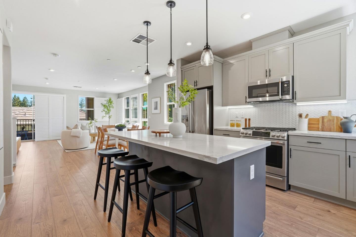 560 Saint Remi Terrace 1