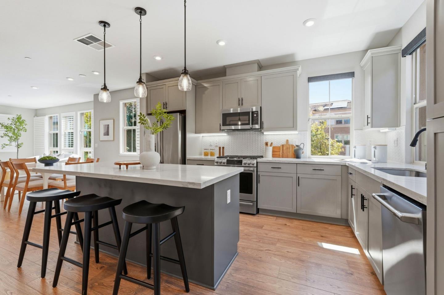 560 Saint Remi Terrace 1