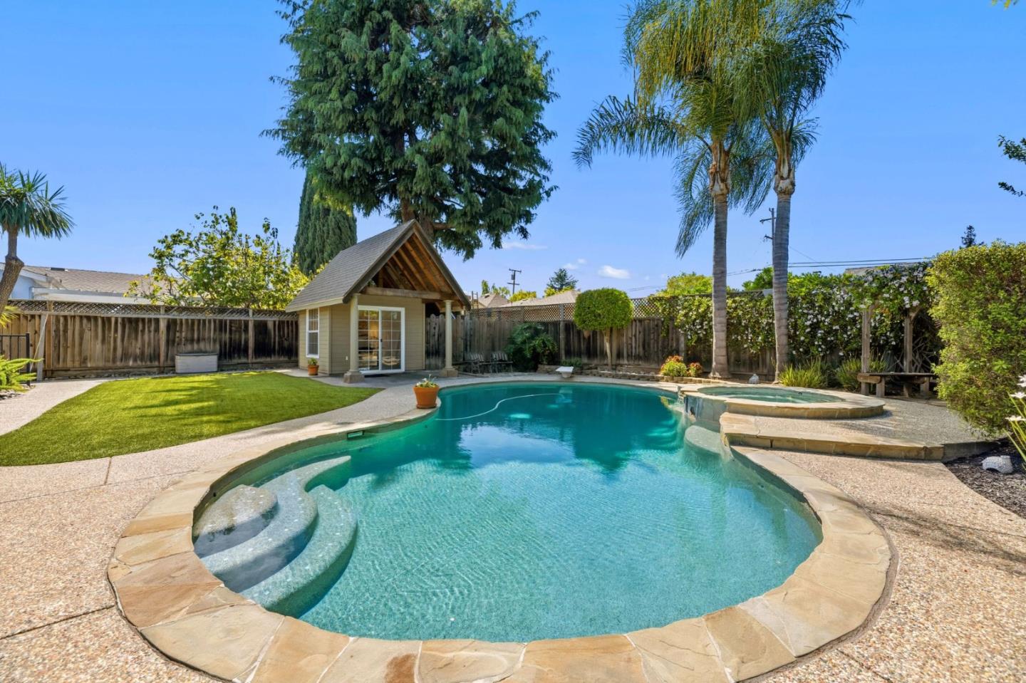 711 Chatsworth Place