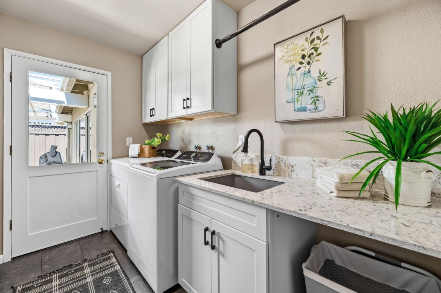 711 Chatsworth Place