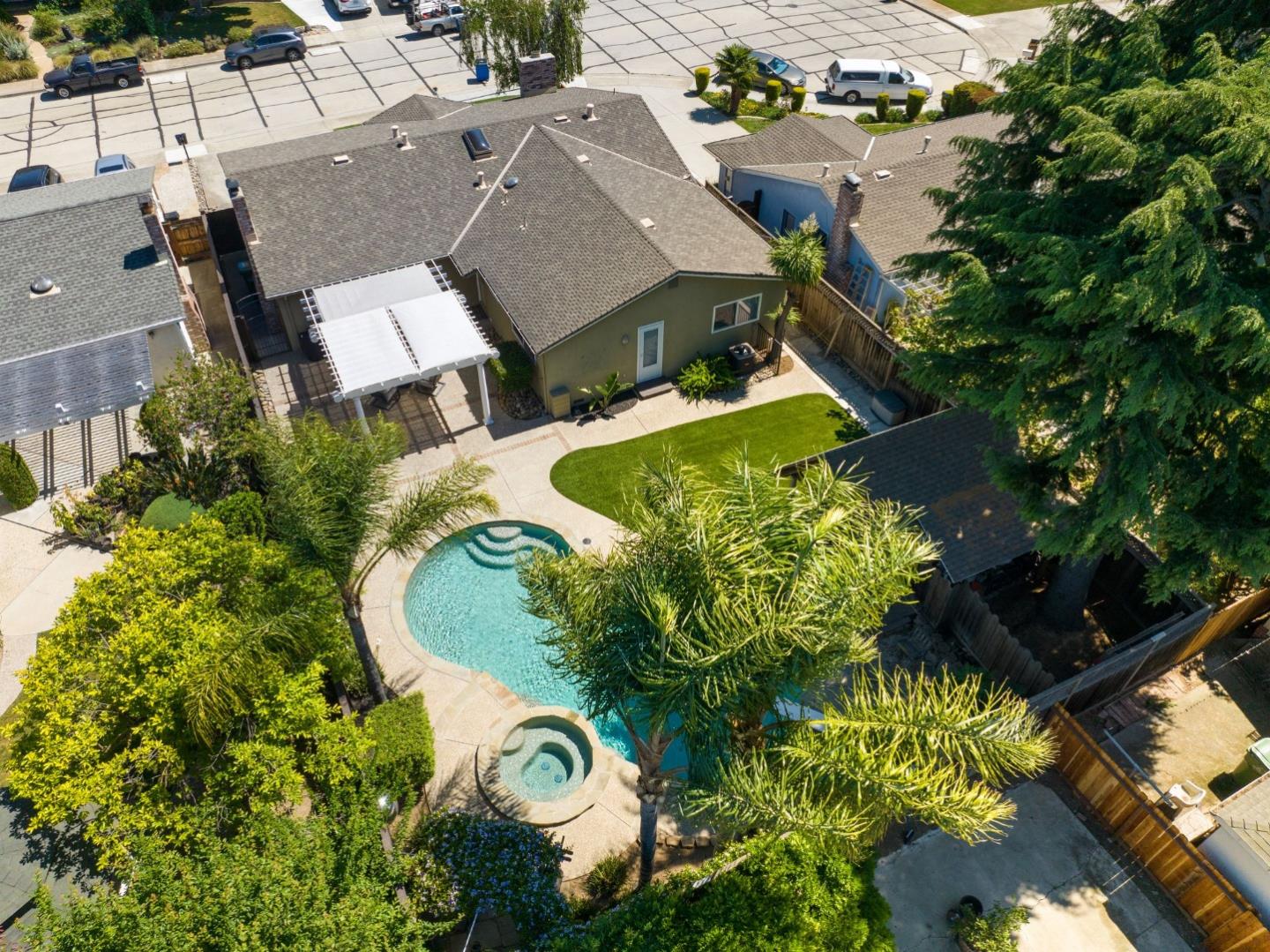 711 Chatsworth Place