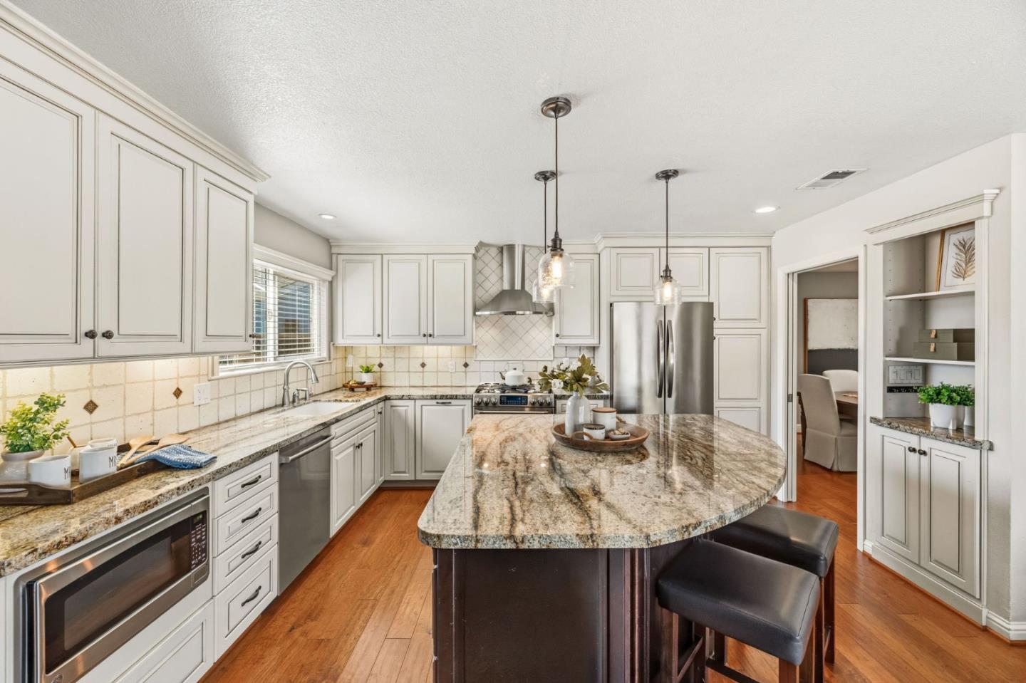 711 Chatsworth Place