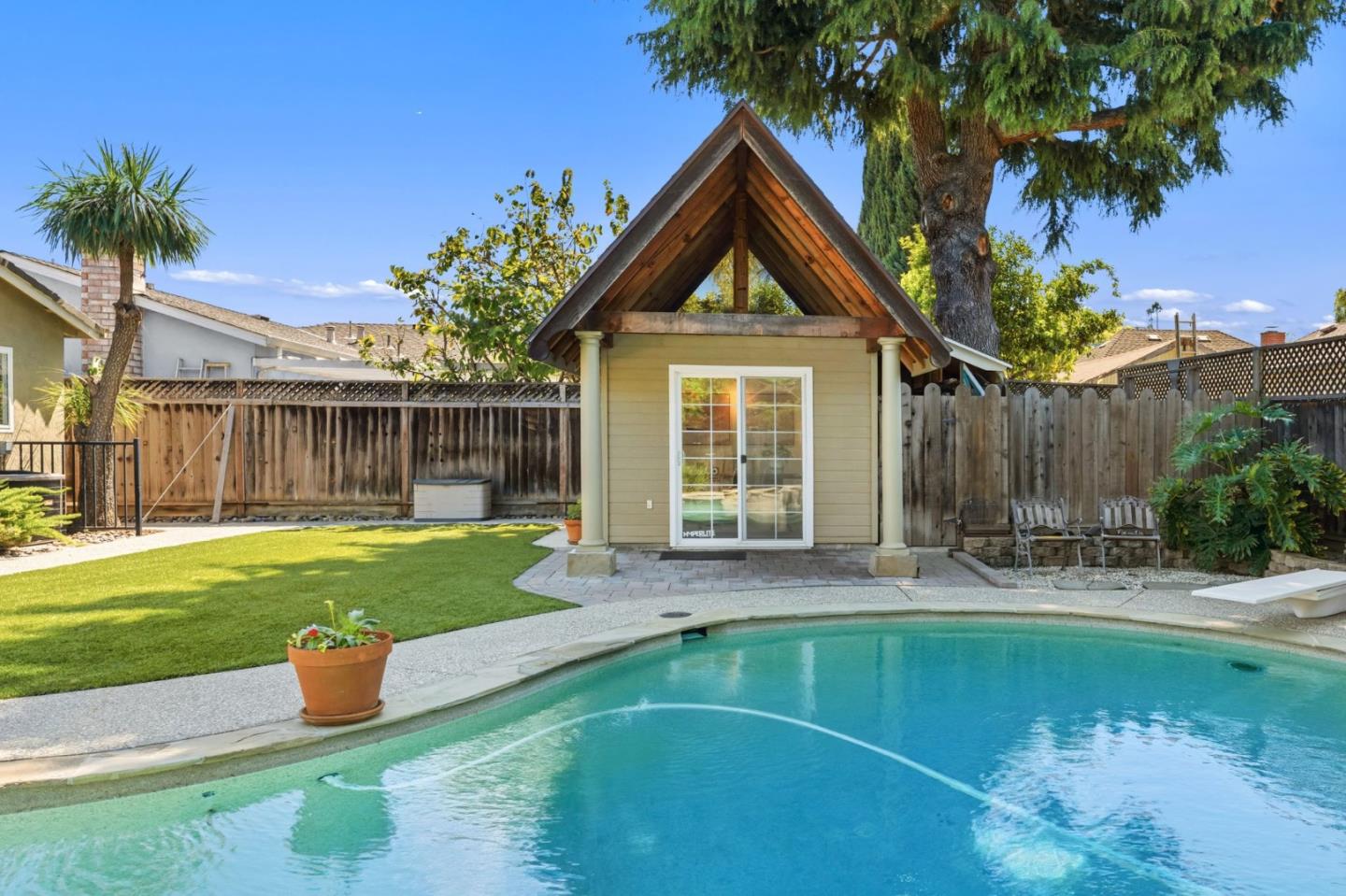 711 Chatsworth Place